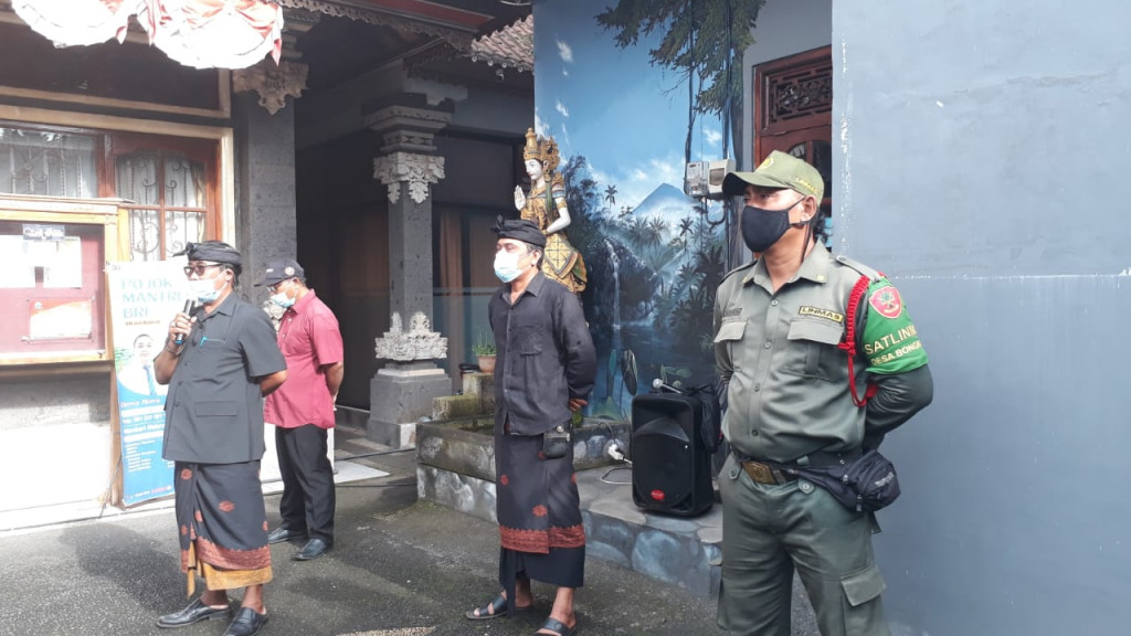Rutin Evaluasi Kinerja Pegawai, Perbekel Bongkasa Beri Arahan Saat Apel